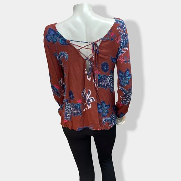 5/$20 BILLABONG Floral Lace Up Top - Picture 2 of 3